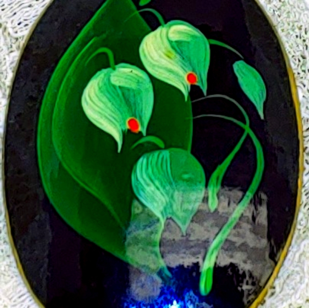 Hand painted Russian lacquer pin